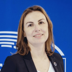 Victoria Martin de la Torre (front)